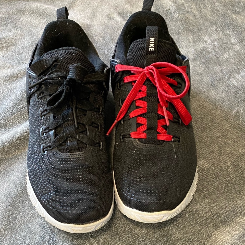 Size 8.5 Nike volleyball shoes